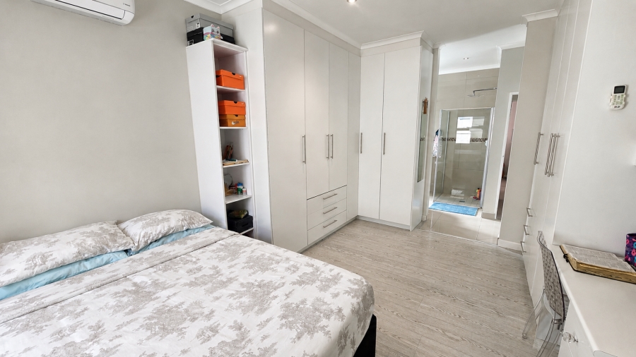 5 Bedroom Property for Sale in Sunningdale Western Cape